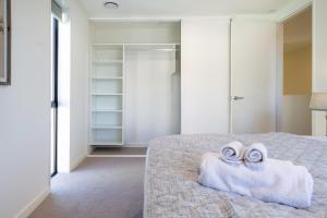 En eller flere senge i et værelse på Getaway on Manchester Street - Carpark, Central + 33 billeder