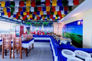 Restoran või mõni muu söögikoht majutusasutuses Treebo Airsuite Airport Hotel