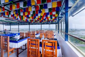 Een balkon of terras bij Treebo Airsuite Airport Hotel