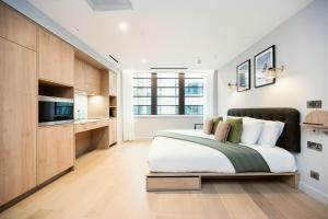 Ένα ή περισσότερα κρεβάτια σε δωμάτιο στο Wilde Aparthotels London Liverpool Street