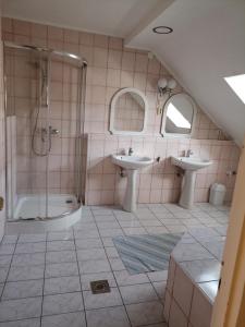 Koupelna v ubytování Bor Apartmanház