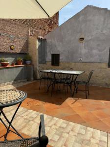 A patio or other outdoor area at La casa del mulino