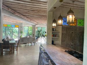 Afbeelding uit fotogalerij van Tulua House on Galu Beach in Galu