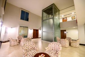 Hotel One Sargodha的休息区