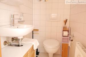Koupelna v ubytování Ludwigshafen-Bahnhofsresidenz + 21 fotografií