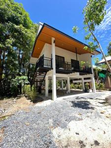 Το κτήριο όπου στεγάζεται  το διαμέρισμα