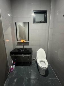 Ένα μπάνιο στο The Summer Cozy Cottage +31 φωτογραφίες