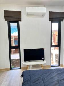 Μια τηλεόραση ή/και κέντρο ψυχαγωγίας στο The Summer Cozy Cottage