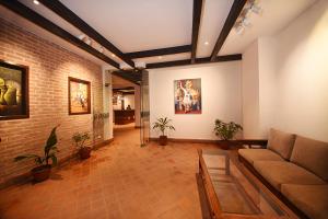 Skye Inn Kathmandu的休息区