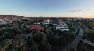 Letecký snímek ubytování Eventhotel Pyramide