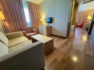 Telewizja i/lub zestaw kina domowego w obiekcie Hotel Isla de La Garena