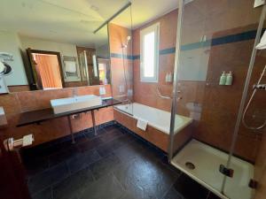 Łazienka w obiekcie Hotel Isla de La Garena