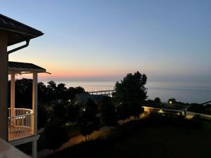 a view of the sunset from a balcony of a house at Morada Strandhotel Ostseebad Kühlungsborn in Kühlungsborn
