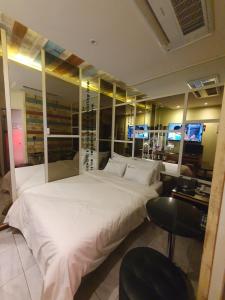 Postel nebo postele na pokoji v ubytování Eunpyeong Y Hotel + 19 fotografií