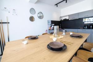 Cucina o angolo cottura di Terraced Penthouse with Views and Jacuzzi