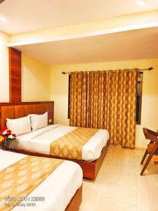 Rúm í herbergi á Hotel Victoria Palace - South Mumbai
