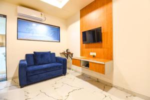 TV a/nebo společenská místnost v ubytování FabHotel Prime Kharadi Residency - Nr - World Trade Center Pune