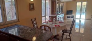 Μια τηλεόραση ή/και κέντρο ψυχαγωγίας στο Villa Fronte mare