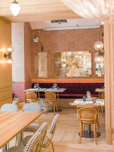 a restaurant with tables and chairs in a room at NH Collection Madrid Palacio de Tepa in Madrid