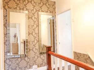 Bilik mandi di Cedar Cottage +20 gambar