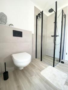 a white bathroom with a toilet and a shower at Oh my Deer nagelneues Appartement für Zwei in Tauberbischofsheim