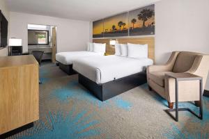 Postel nebo postele na pokoji v ubytování Days Inn by Wyndham Ladson Summerville Charleston + 27 fotografií