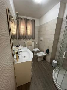 Koupelna v ubytování Domus Teresae + 15 fotografií