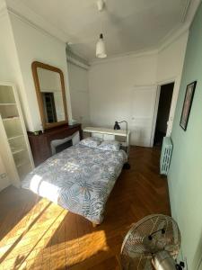 Postel nebo postele na pokoji v ubytování Chambre Comtesse - Climatisée - Proximité métro