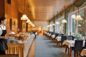 Restaurace v ubytování Hotel zum Hirschen