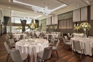 A restaurant or other place to eat at Park Hyatt Zurich – City Center Luxury
