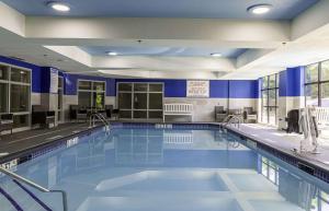 Bazén v ubytování Hampton Inn East Windsor nebo v jeho okolí