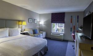 Postel nebo postele na pokoji v ubytování Hampton Inn East Windsor
