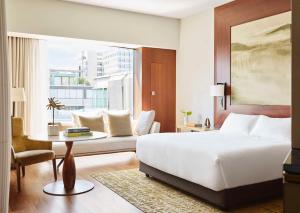 Una cama o camas en una habitación de Park Hyatt Zurich – City Center Luxury