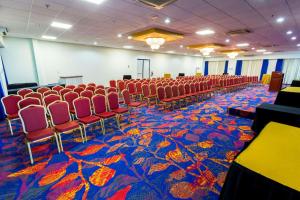 Zona business o sala conferenze di Radisson Hotel Trinidad
