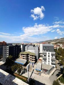 Nespecifikovaný výhled na destinaci Korçë nebo výhled na město při pohledu z apartmánu