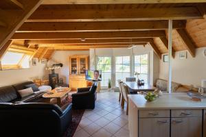 Η κουζίνα ή μικρή κουζίνα στο Ferienhaus Kniepsand 2