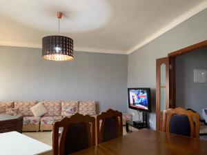 TV a/nebo společenská místnost v ubytování Charmant logement au cœur d Oran