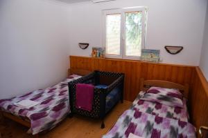 Postel nebo postele na pokoji v ubytování Green Pine House