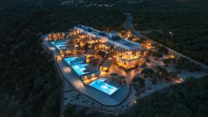 Bazén v ubytování Mediterranean View Villa nebo v jeho okolí
