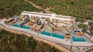 Bazén v ubytování Mediterranean View Villa nebo v jeho okolí