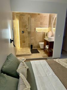 Koupelna v ubytování NEW comfortable and modern apartment near Jarry businesses