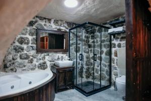 Koupelna v ubytování Minessa Konağı + 76 fotografií