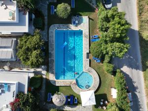 Bazén v ubytovaní Cormoranos Apartments Eco Green alebo v jeho blízkosti