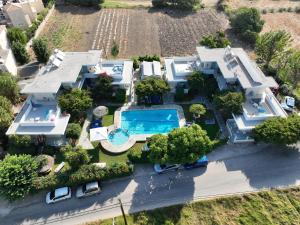 Bazén v ubytovaní Cormoranos Apartments Eco Green alebo v jeho blízkosti