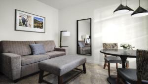 a living room with a couch and a table at Marriott Willow Ridge 2BD sleeps 8 in Branson