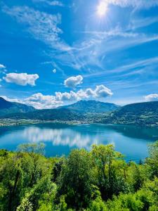 a view of a lake on a sunny day at Casa Ischia Lago in Tenna 