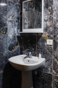 a bathroom with a sink and a mirror at Arısan Otel in Silifke