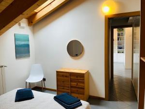 Posteľ alebo postele v izbe v ubytovaní BLUE LAKE APARTMENT 20m from the lake with box