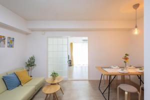 Posezení v ubytování LN08 三宮14名まで宿泊可能な三宮元町駅至近貸切3LDKroom