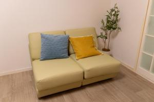 Posezení v ubytování LN08 三宮14名まで宿泊可能な三宮元町駅至近貸切3LDKroom